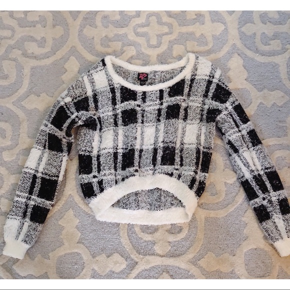 2B Bebe Sweaters - Super soft cropped sweater